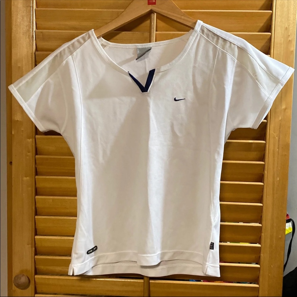 Cute Simple Vintage Nike T-Shirt